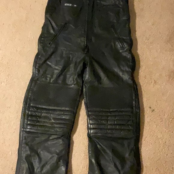 Heavy duty, genuine leather snowmobile suit. - Picture 15 of 16